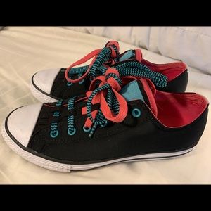 Women’s size 7.5/8 or youth 5.5 converse all stars